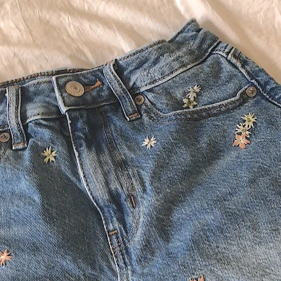 American Eagle Floral Jean Shorts - Picture 4 of 4